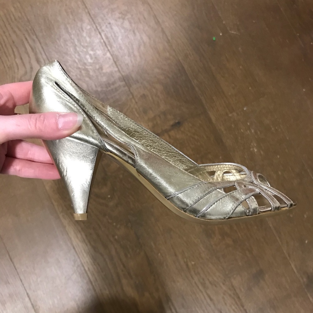 Mollini gold leather shoes 6 NWOT